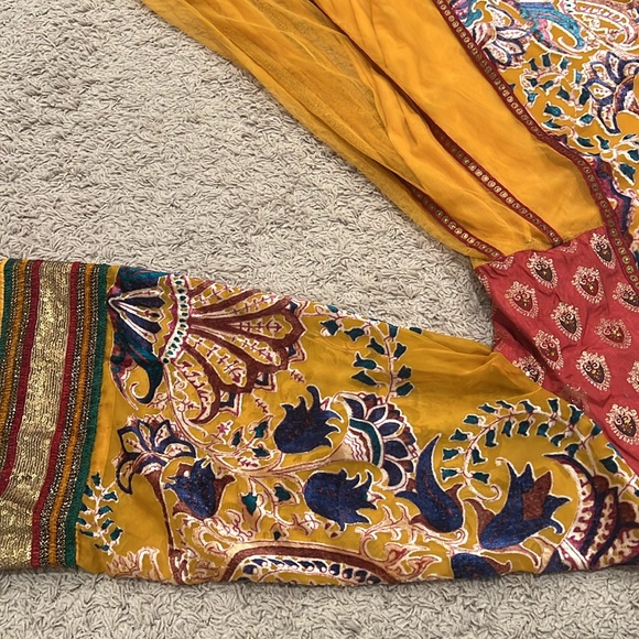 3 Piece Pakistani Suit - Picture 3 of 4